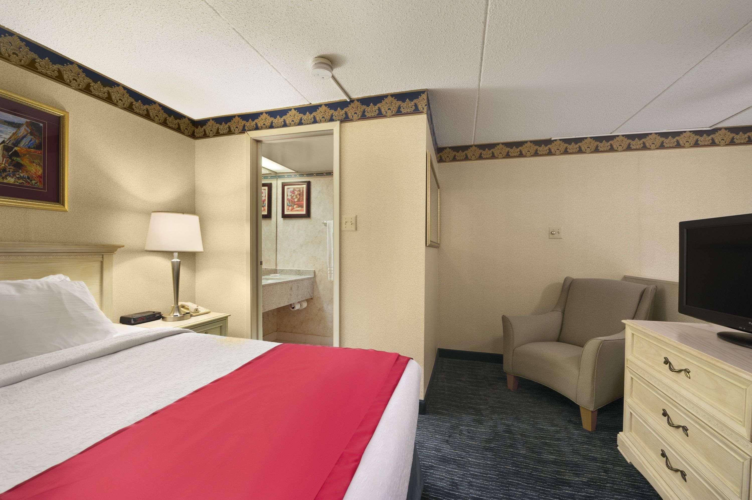 Hotel Ramada By Wyndham Trenton Zewnętrze zdjęcie